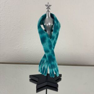 Bratz Doll ICE CHAMPIONS DANA Skater Winter Blue Polka Dot Fringe Felt Scarf